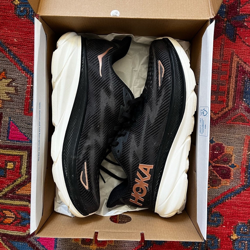 Women’s size 8.5 Hoka Clifton 9